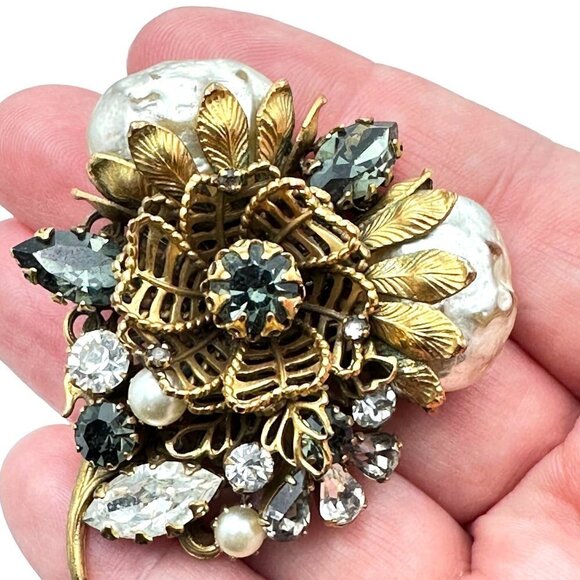 Vintage Vendome Womens Brooch Baroque Pearl Grey Rhinestone Gold Tone